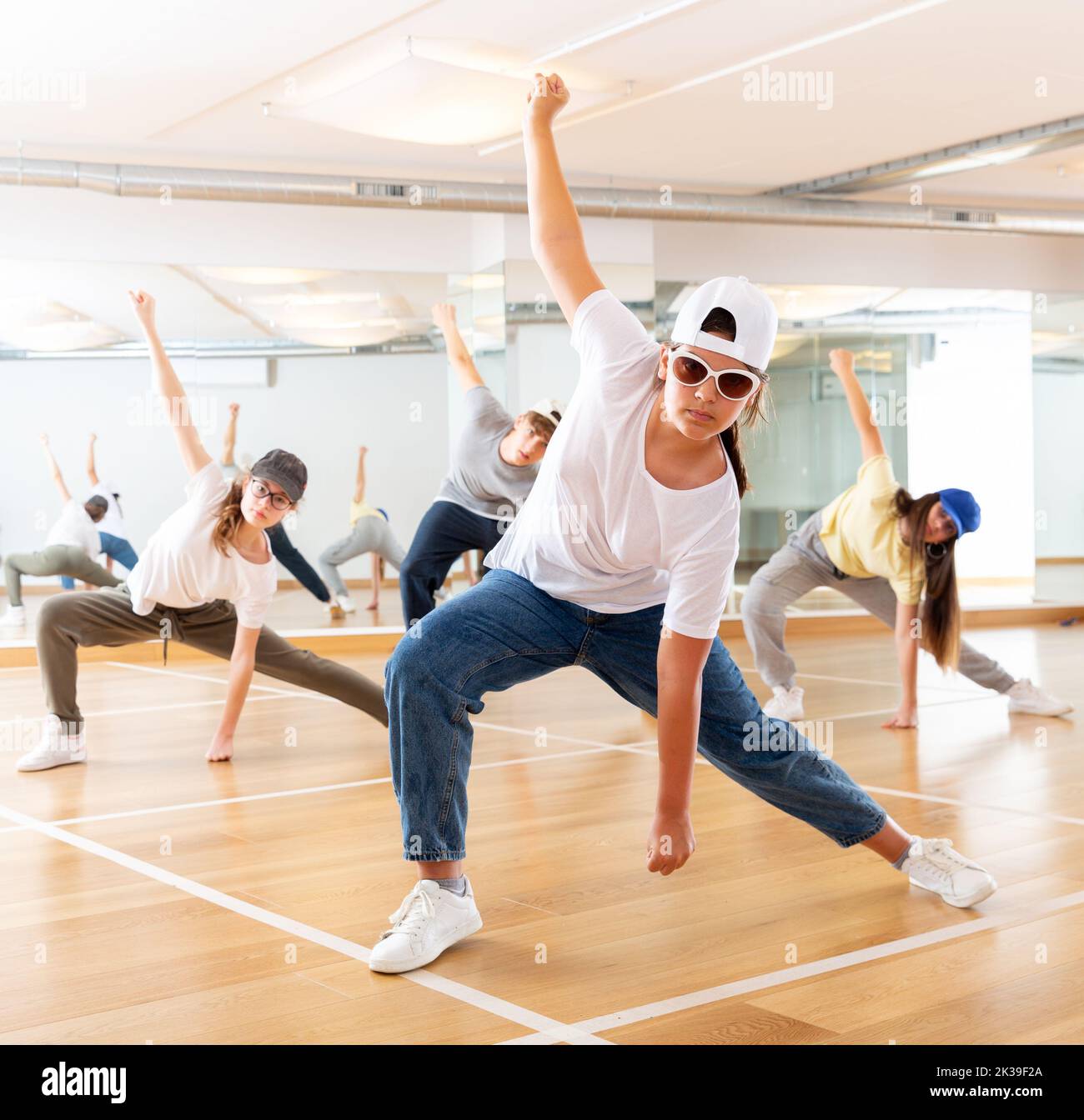 Teenagers training hip hop in dance studio Stock Photo - Alamy
