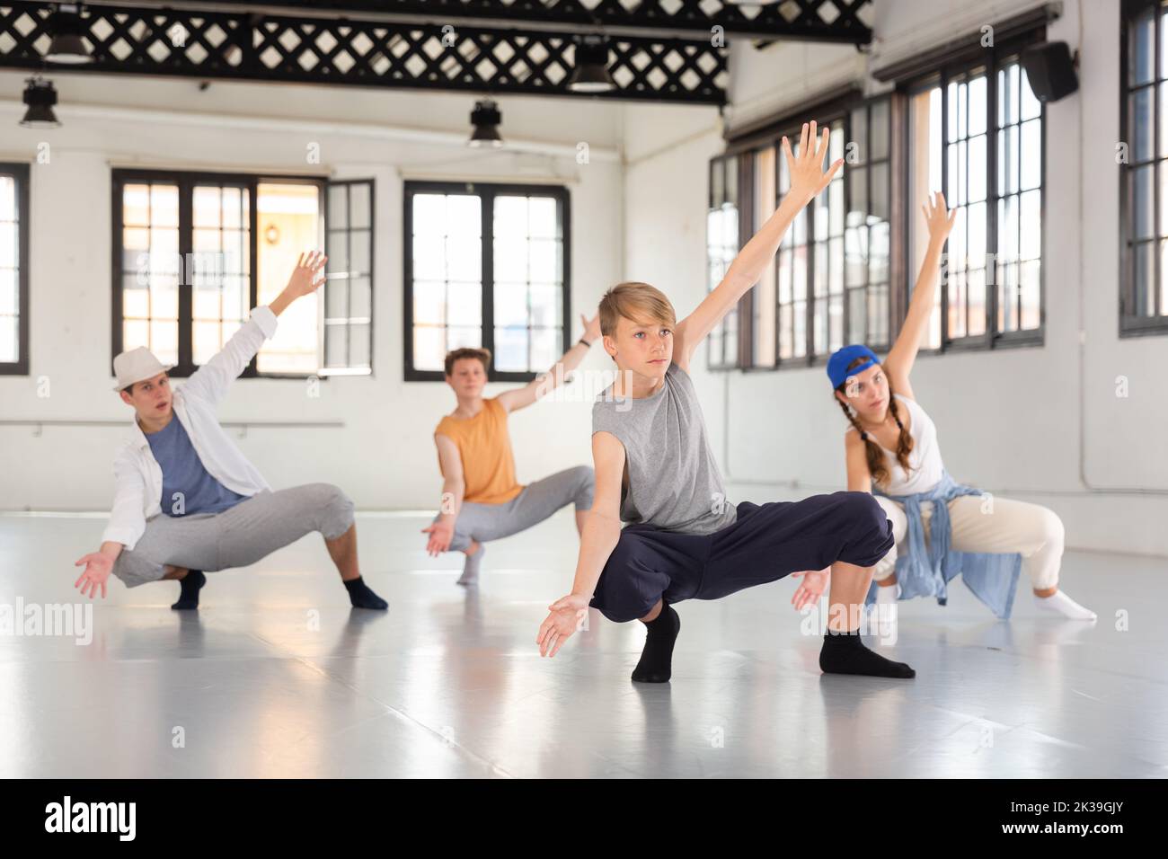 Teenage dancers training hip hop at studio Stock Photo - Alamy
