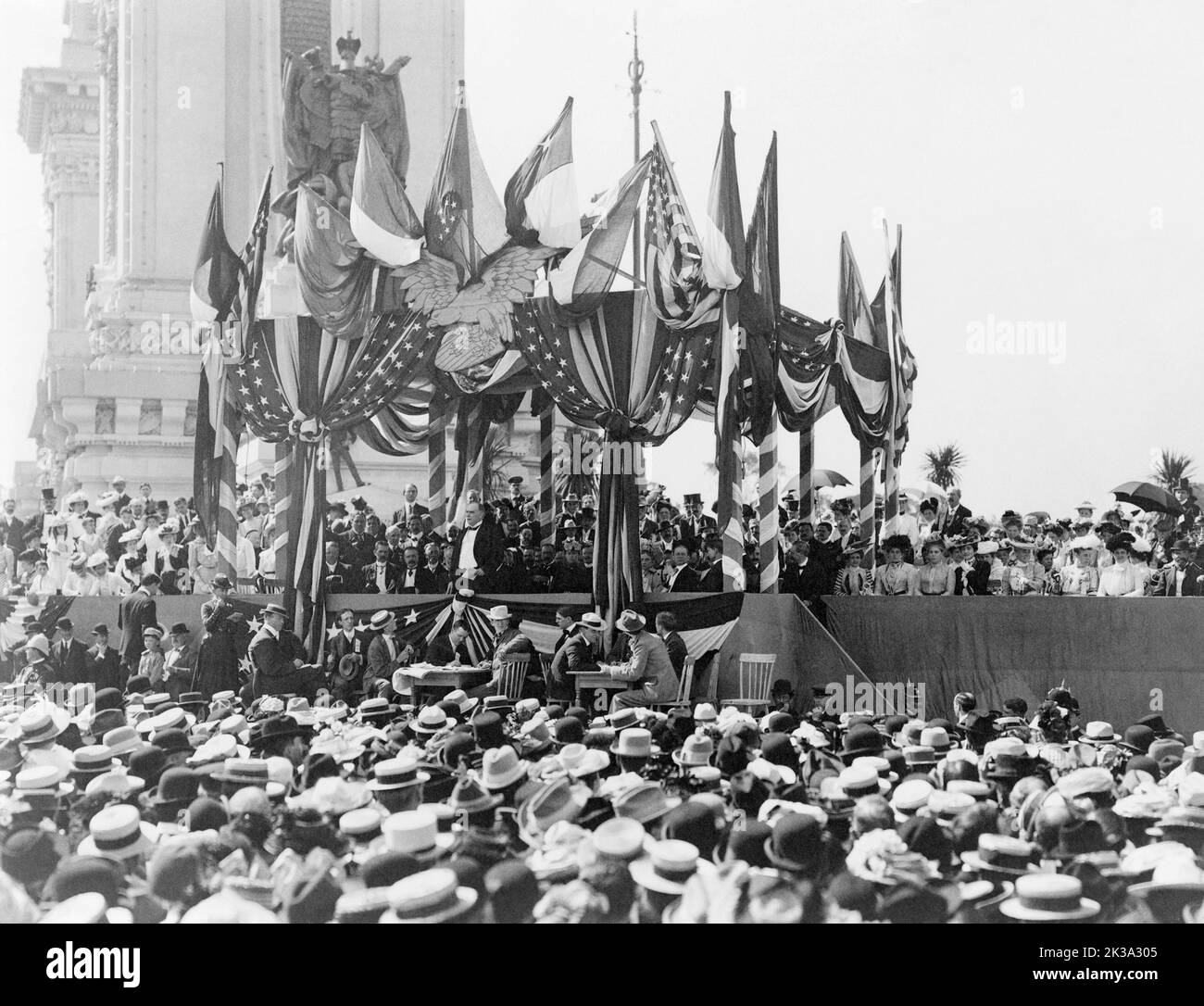 William McKinley (to the left of center, with white shirtfront) delivers his final speech in Ohio just before his assassination in September 1901 Stock Photo
