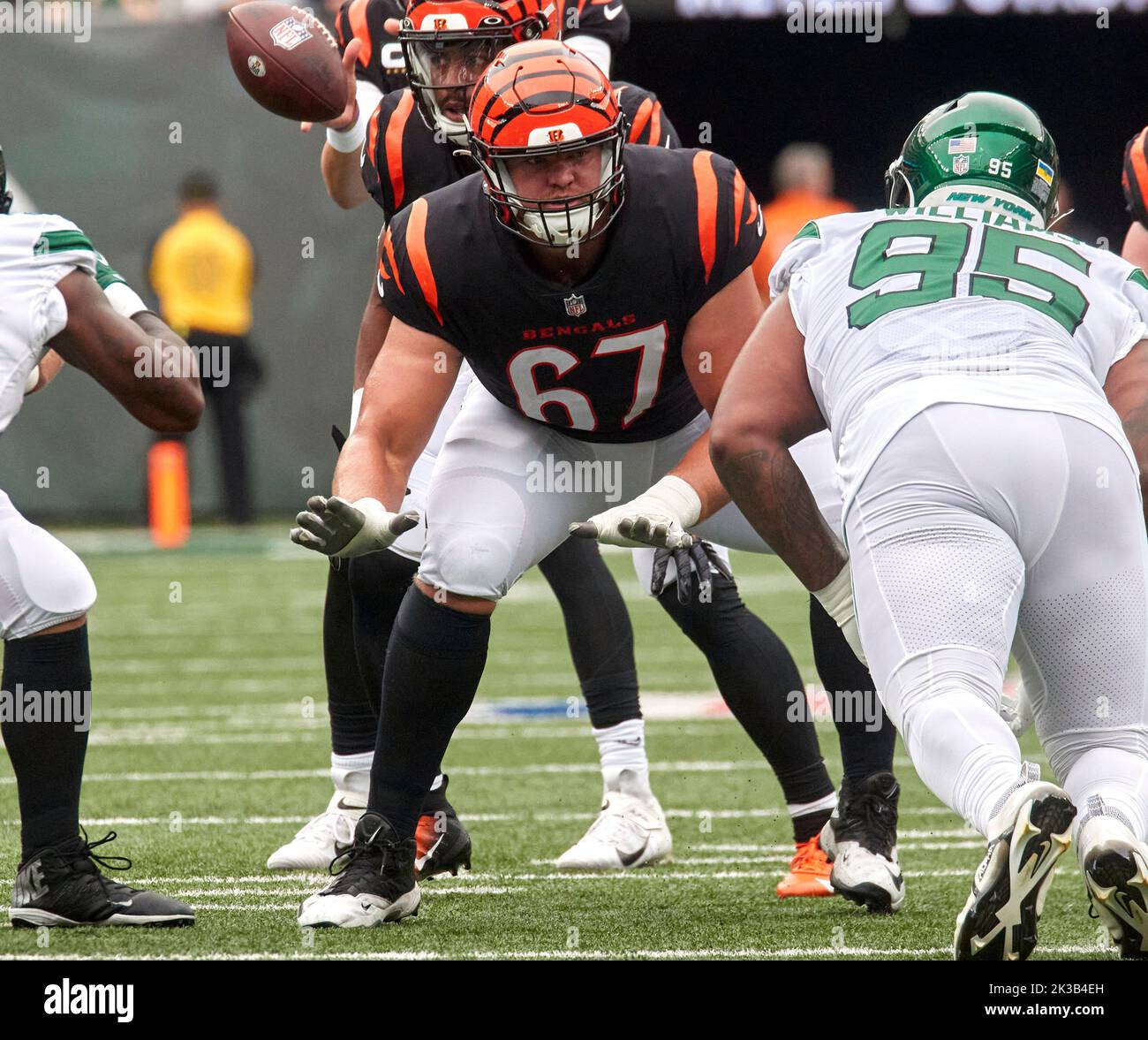 East Rutherford, New Jersey, USA. 26th Sep, 2022. Cincinnati Bengals offensive tackle Cordell Volson (67) sets to block New York Jets defensive tackle Quinnen Williams (95) during a NFL game at MetLife Stadium in East Rutherford, New Jersey on Sunday September 25, 2022. Cincinnati Bengals defeated the New York Jets 27-12. Duncan Williams/CSM/Alamy Live News Stock Photo
