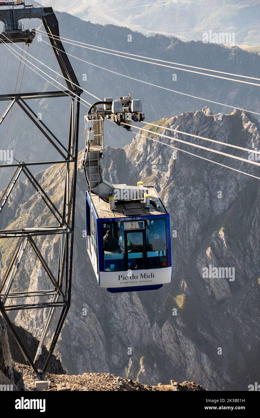 Pic du Midi de Bigorre cable car Stock Photo - Alamy