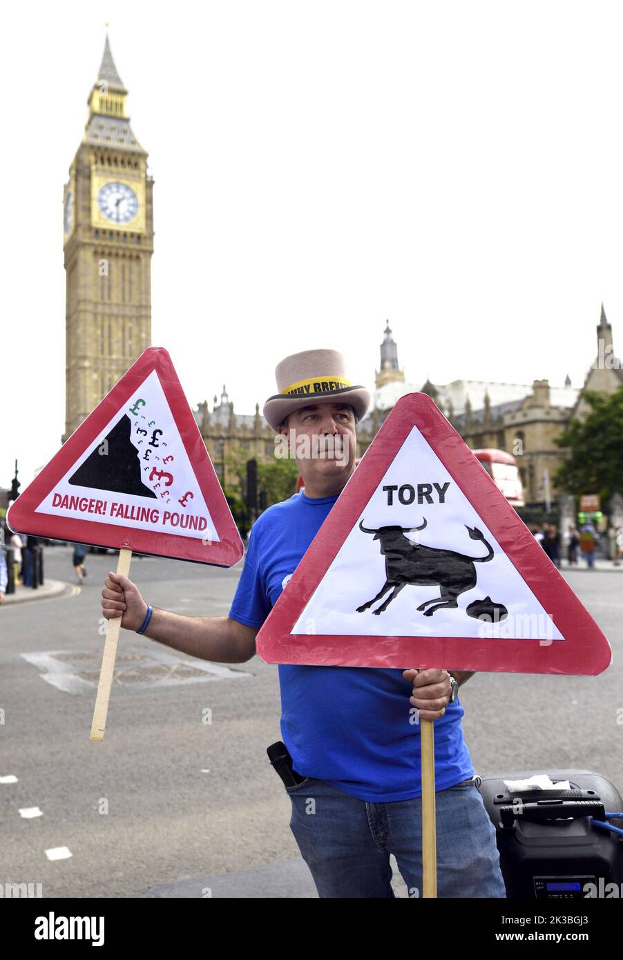 Steve Bray, anti-Brexit protester and founder of SODEM (Stand of Defiance European Movement) protesting in Parliament Square, September 2022 Stock Photo