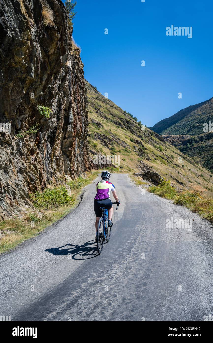 Female road cyclist on the Col de Sarenne, French alps, September 2022. Stock Photo