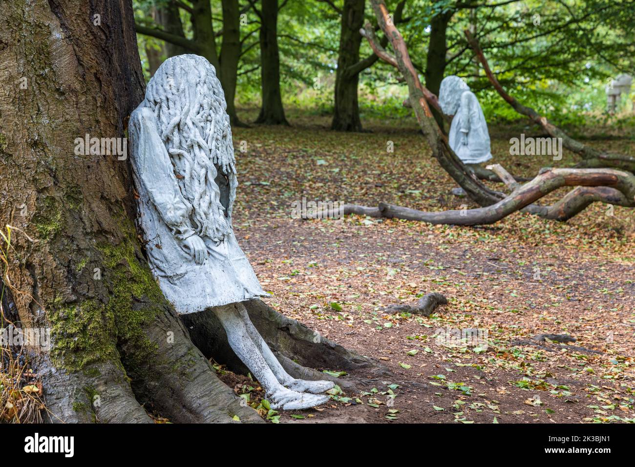 outdoor sculpture Weeping Girls by Laura Ford, Jupiter Artland, Wilkieston, Edinburgh, West Lothian, Scotland. Stock Photo
