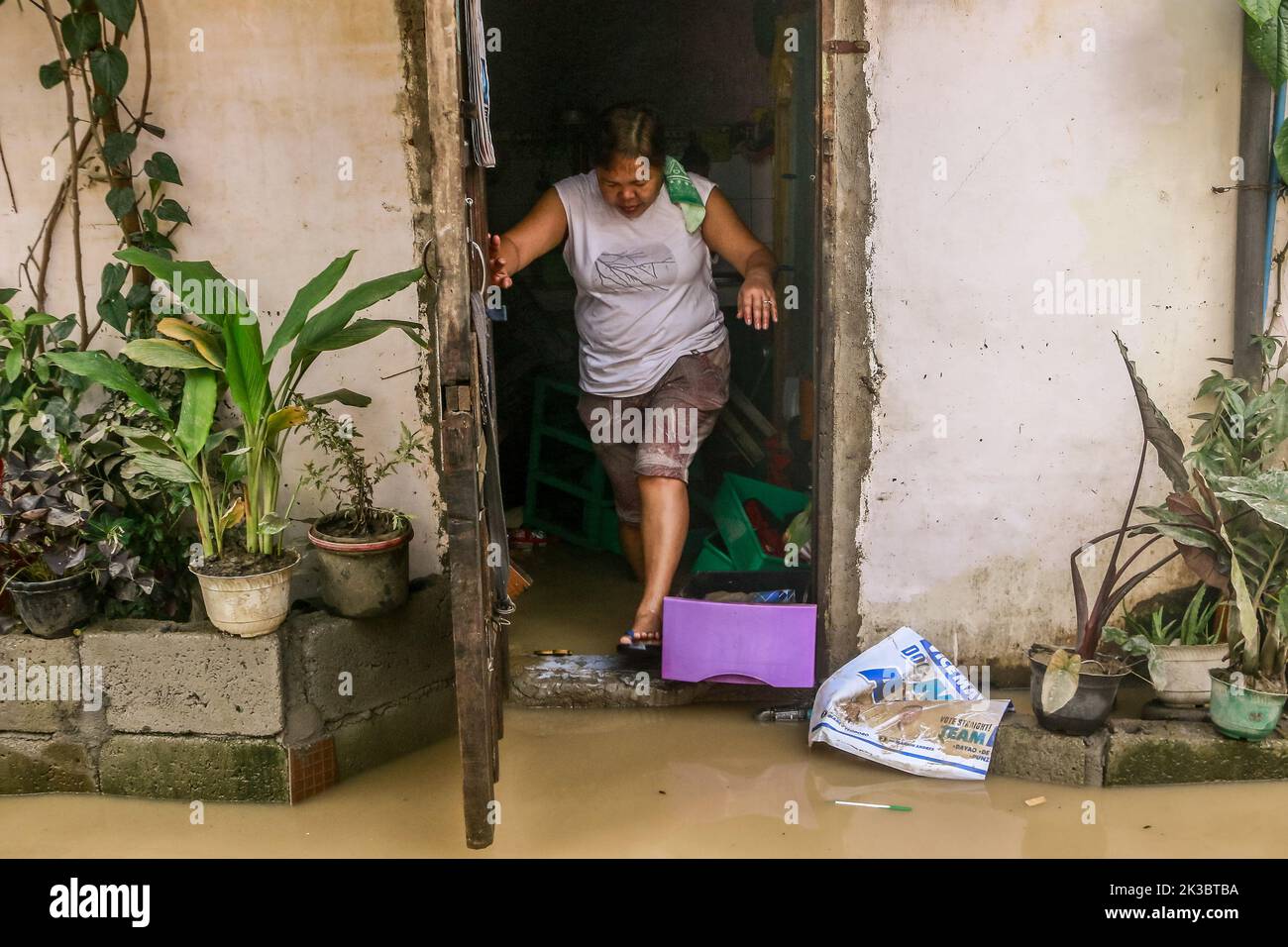 Marikina, Philippines. 26th Sep, 2022. Super typhoon victim cleans her house after the raging wind and rain of Noru. Super Typhoon Noru locally named as Karding battered in the landmass of Luzon island in the Philippines. Noru with the wind of 140 kilometers per hour near the center and gustiness of up to 170 km per hour forcing the evacuation of thousands of individuals specially in hardly hit and catch basin areas. Credit: SOPA Images Limited/Alamy Live News Stock Photo