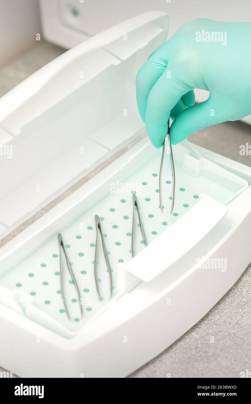 Hand disinfects tweezers with cleaning systems for medical instruments