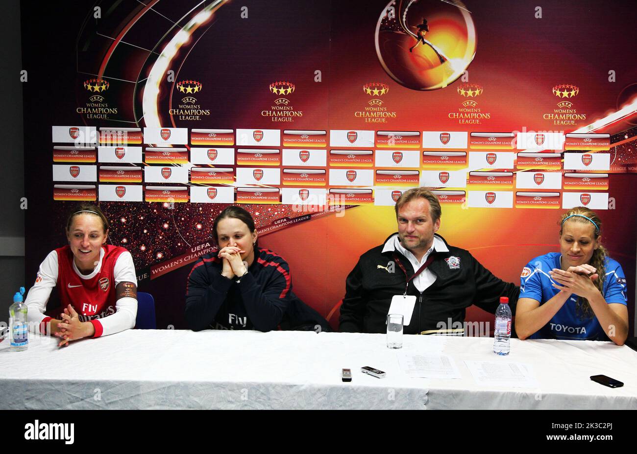 Champions League quarterfinals, Arsenal vs. Linköping football club. Linköping FC took the lead in the Champions League quarter-final against Arsenal at Meadow Park outside London, UK. In the picture: Press conference after the match with players and coaches. Stock Photo