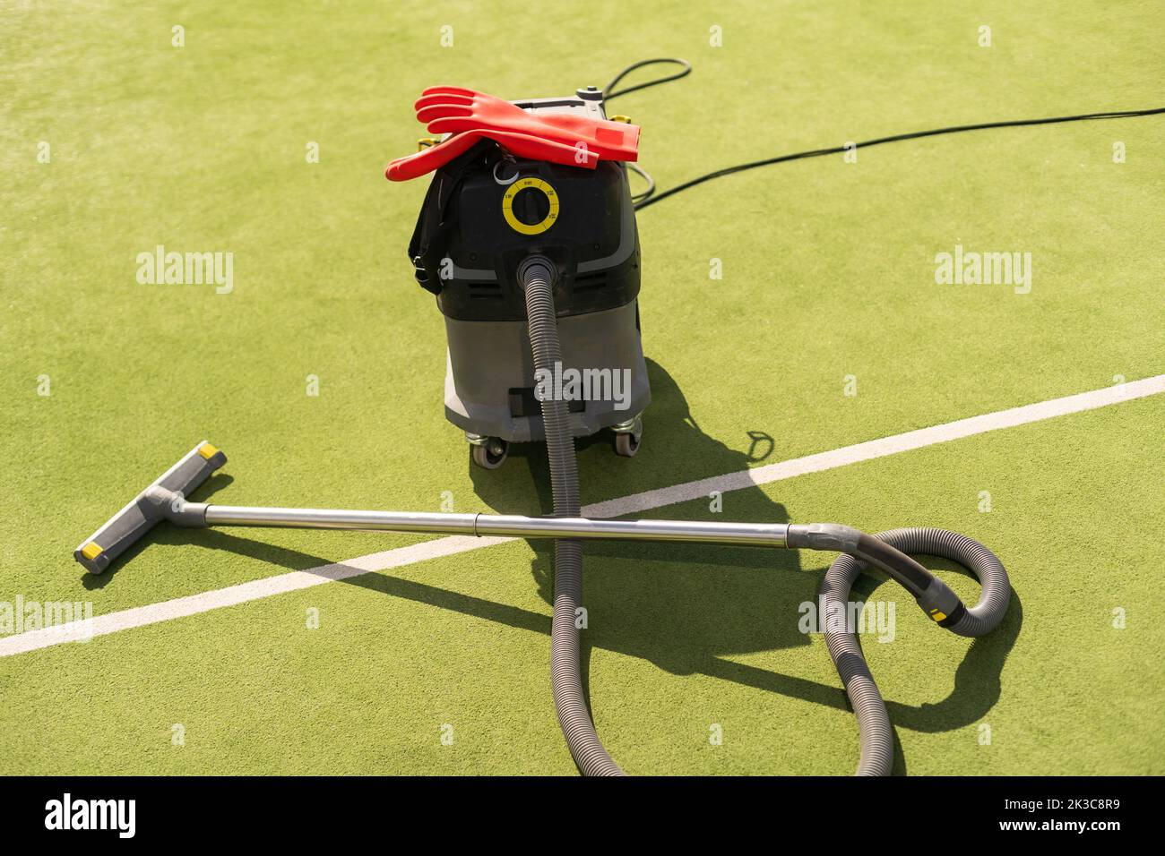 vacuum cleaner for the tennis court Stock Photo Alamy
