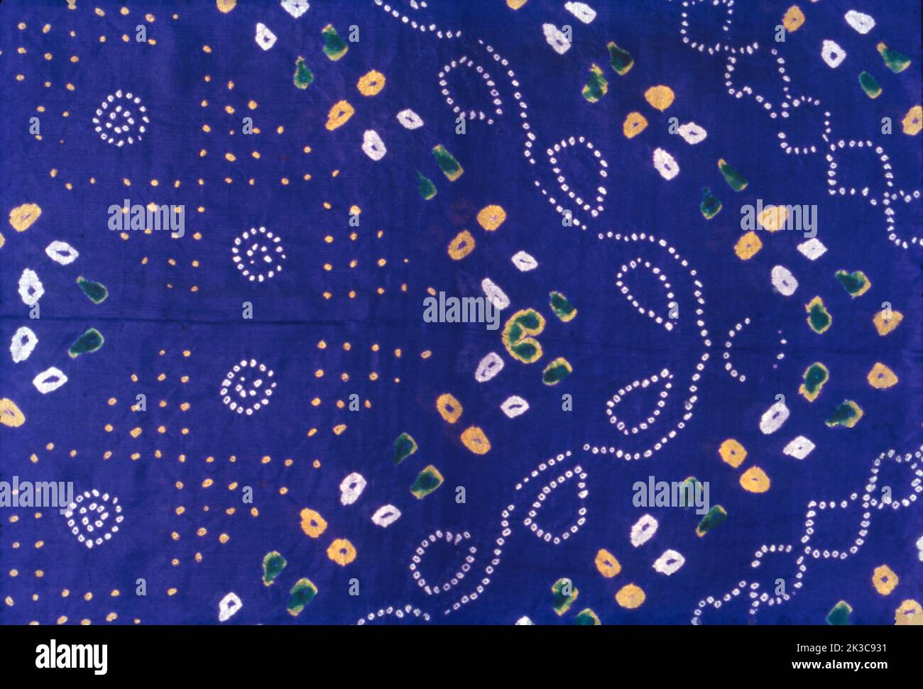 Bandhani weaving, Bandhani, one of the oldest known methods of tie ...