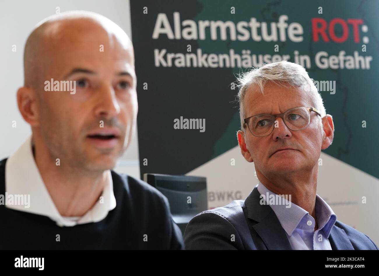 Hamburg, Germany. 26th Sep, 2022. Gerald Gaß (r), Chairman of the Board of the German Hospital Federation (DKG), and Joachim Gemmel, Chairman of the Hamburg Hospital Federation (HKG), sit in the Frankfurt School of Finance & Management at a press conference held by the Hamburg Hospital Federation on the economic situation of hospitals in Germany. Credit: Marcus Brandt/dpa/Alamy Live News Stock Photo