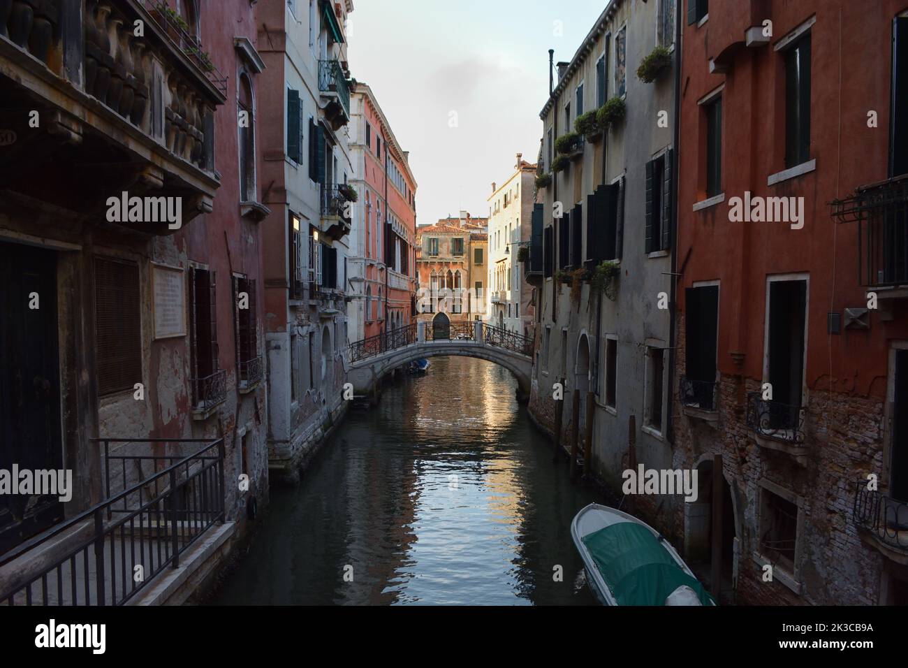Antique bridge in venice canal hi-res stock photography and images - Alamy
