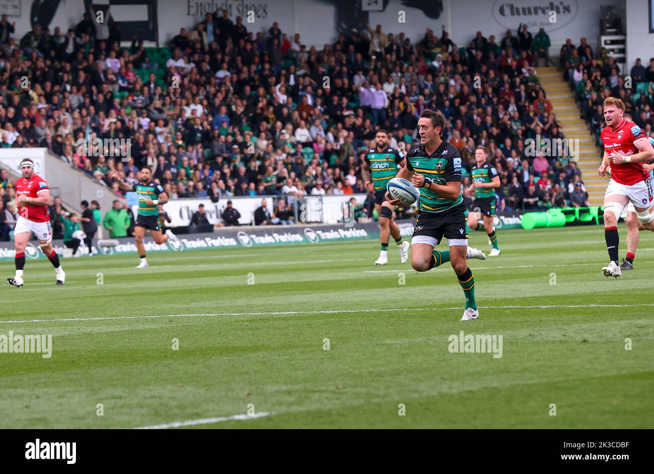 24.09.2022   Northampton, England. Rugby Union.                   Alex Mitchell scores the first try for Saints in the 13 minute of the Gallagher roun Stock Photo