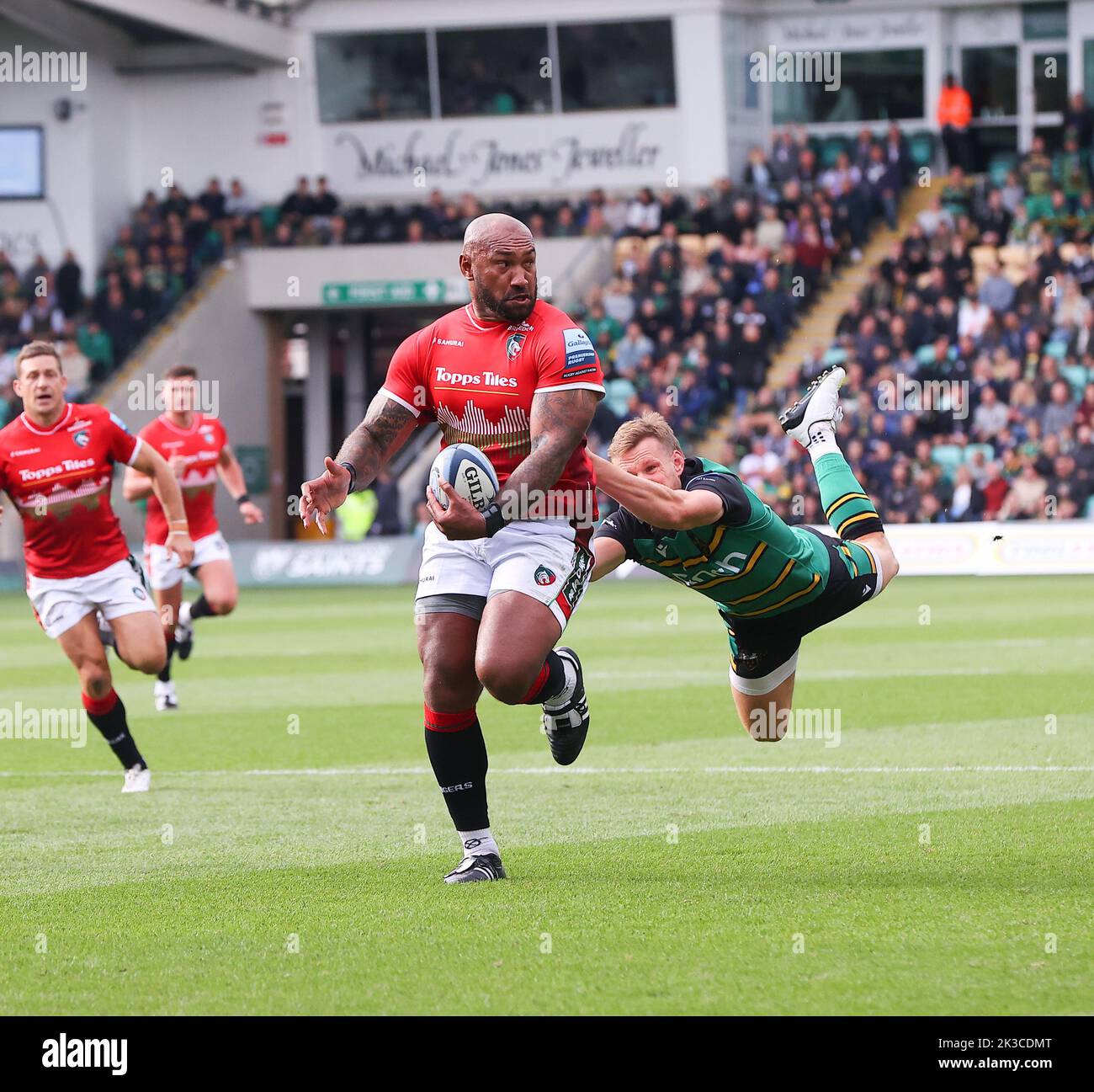 24.09.2022   Northampton, England. Rugby Union.                   Nemani Nadolo on the charge for Tigers during the Gallagher round 3 match played bet Stock Photo