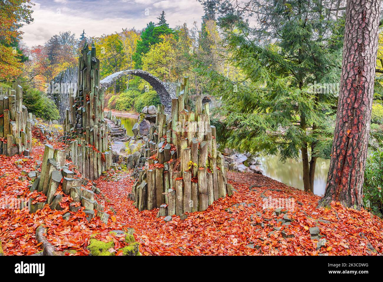 Astonishing autumn landscape in Azalea and Rhododendron Park Kromlau. Rakotz Bridge (Rakotzbrucke, Devil's Bridge)  Location: Gablenz, state of Saxony Stock Photo