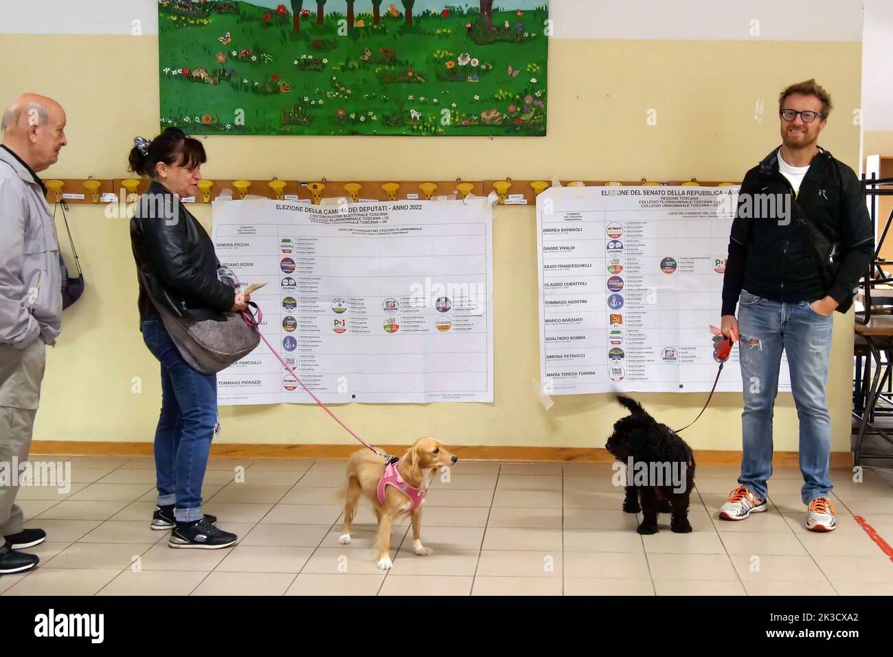 Italy, Tuscany region, Arezzo, September 25, 2022 : Political election 2022. Polling station during voting.   Photo © Daiano Cristini/Sintesi/Alamy Live News Stock Photo
