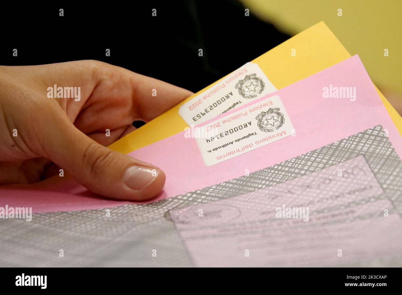 Italy, Tuscany region, Arezzo, September 25, 2022 : Political election 2022. Polling station during voting. In the picture the new anti-fraud coupon   Photo © Daiano Cristini/Sintesi/Alamy Live News Stock Photo