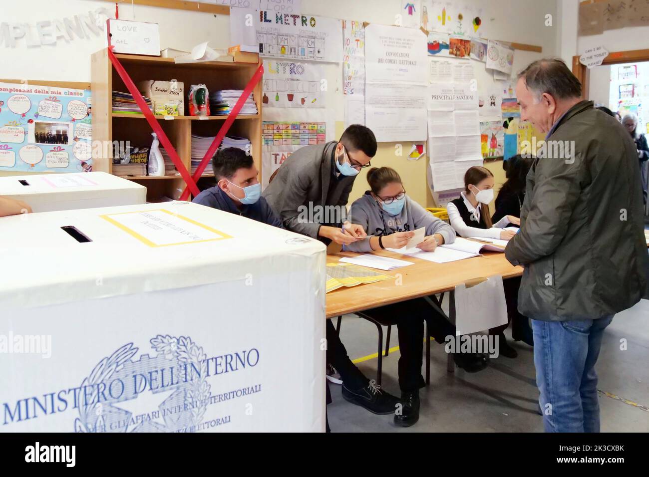 Italy, Tuscany region, Arezzo, September 25, 2022 : Political election 2022. Polling station during voting.   Photo © Daiano Cristini/Sintesi/Alamy Live News Stock Photo