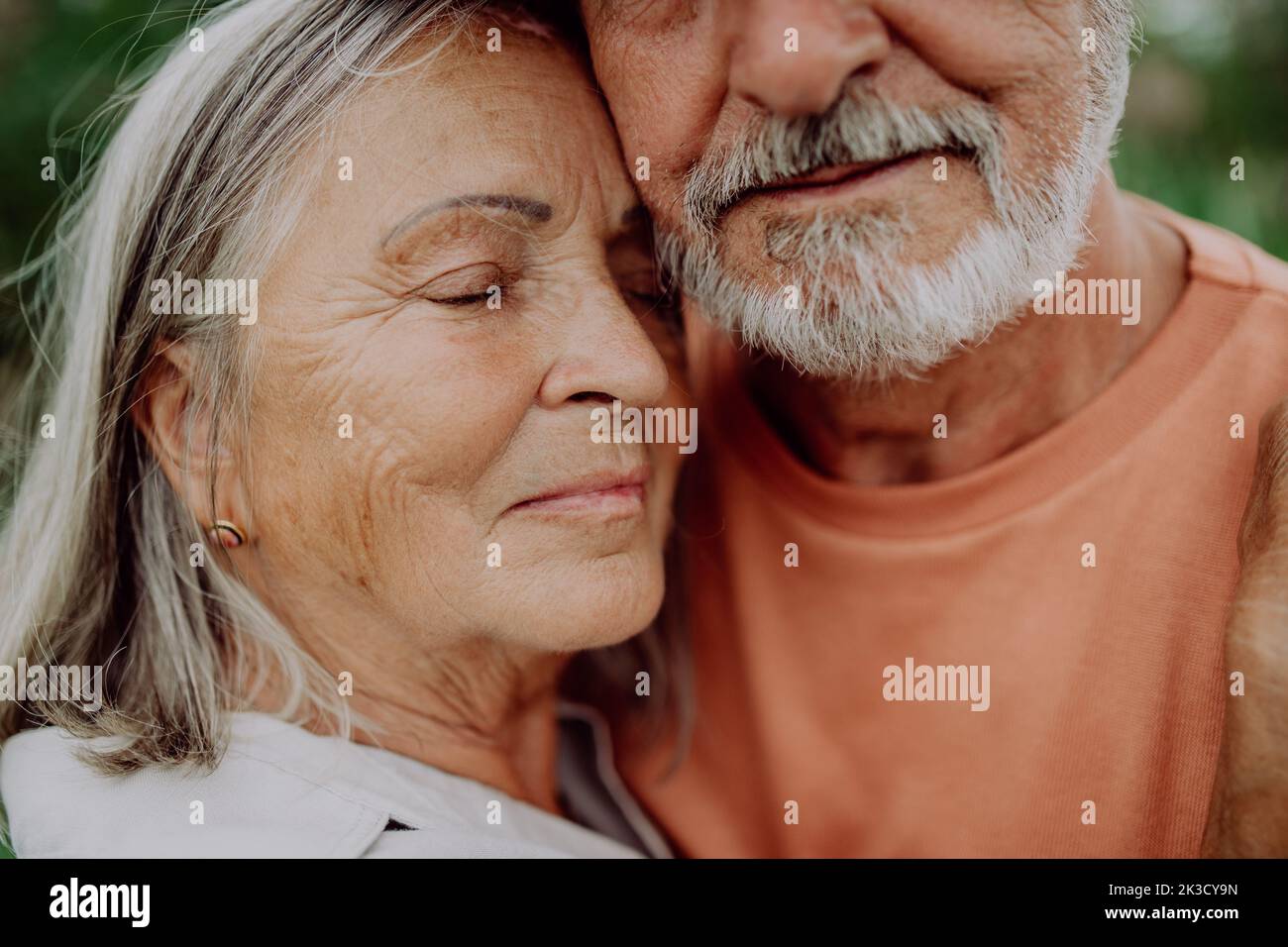 Elderly married couple portrait hi-res stock photography and images - Alamy