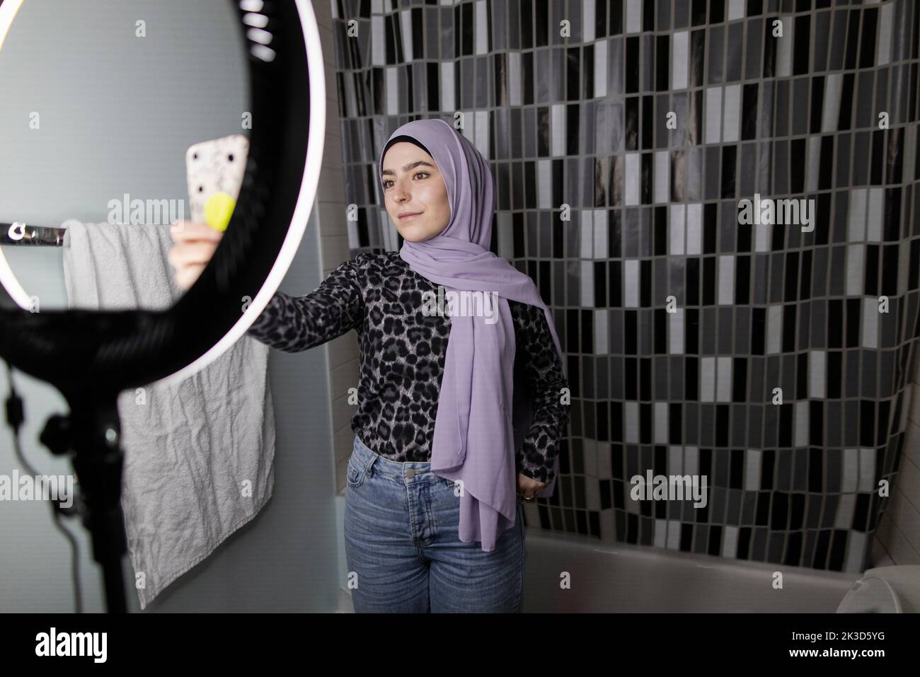 Muslim woman in hijab hi-res stock photography and images - Alamy