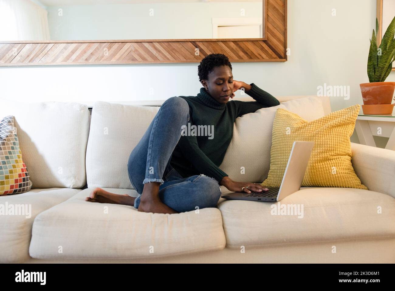 Barefoot woman hi-res stock photography and images - Alamy
