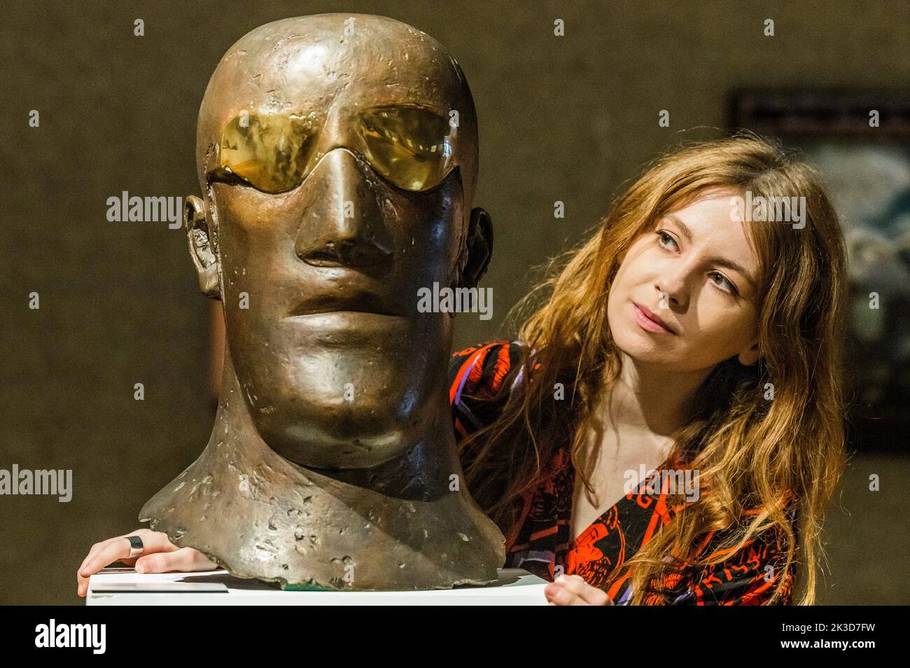 London, UK. 26th Sep, 2022. Head by Elisabeth Frink, estimated at £70,000-100,000 - The Blazing a Trail: Modern British Women sale at Bonhams New Bond Street. The aim of which is to introduce collectors to the wealth of British 20th century women artists. The sale itself will take place on 28 September in London Credit: Guy Bell/Alamy Live News Stock Photo