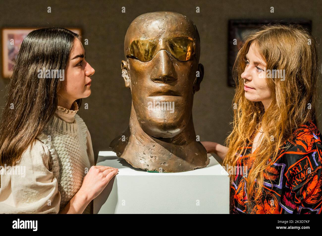 London, UK. 26th Sep, 2022. Head by Elisabeth Frink, estimated at £70,000-100,000 - The Blazing a Trail: Modern British Women sale at Bonhams New Bond Street. The aim of which is to introduce collectors to the wealth of British 20th century women artists. The sale itself will take place on 28 September in London Credit: Guy Bell/Alamy Live News Stock Photo