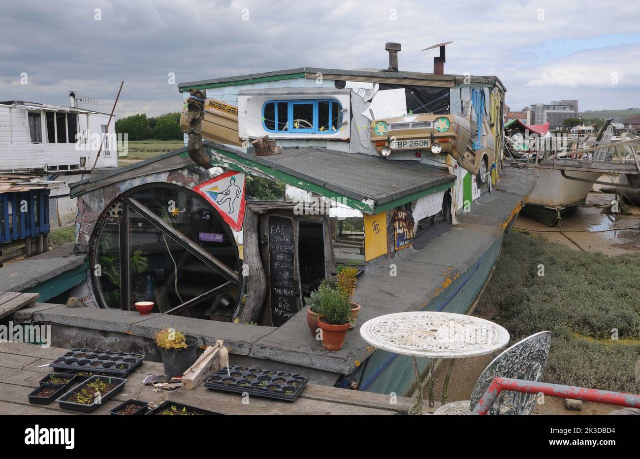 HOUSEBOATS AT SHOREHAM WEST SUSSEX. PIC MIKE WALKER 2015 Stock Photo