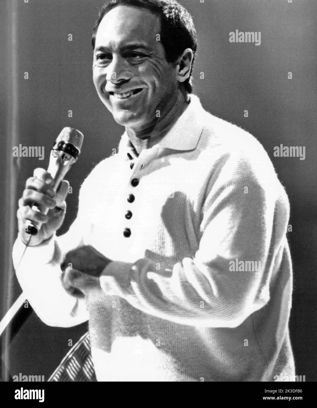Paul Albert Anka, kanadischer Sänger, bei einem Auftritt, Anfang 1990er Jahre - Fotobuch Band 1 von 2012: Promi- Porträts fotografiert von Hartwig 'Valdi' Valdmanis Stock Photo