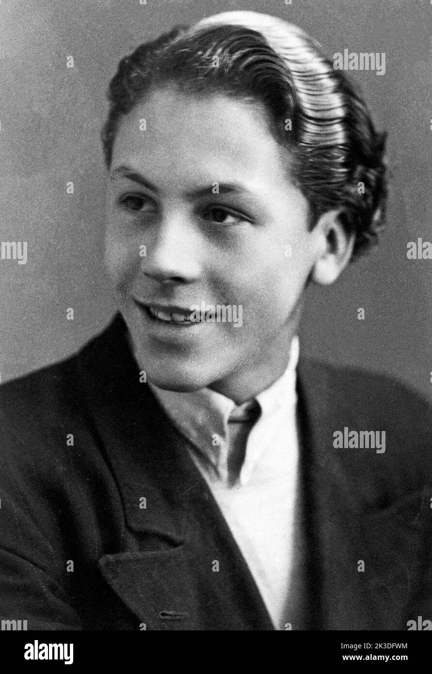 Studioporträt vom späteren Schauspieler Günter Lamprecht, Deutschland um 1946. Stock Photo