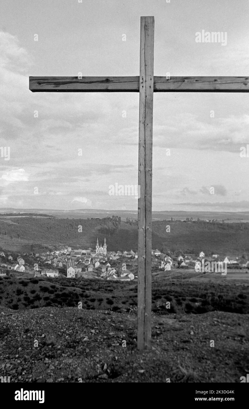 Blick auf Prüm in der Eifel, circa 1952. View of Prüm, Eifel region, around 1952. Stock Photo