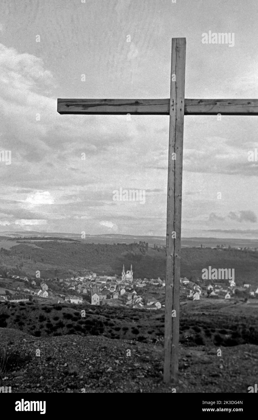 Blick auf Prüm in der Eifel, circa 1952. View of Prüm, Eifel region, around 1952. Stock Photo