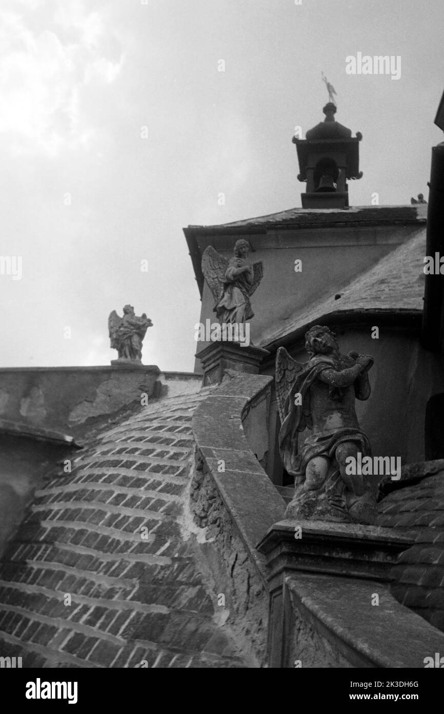 Der Kalvarienberg, auch Haydnkirche, in Eisenstadt im Burgenland, Österreich, circa 1962. Mount Calvary, aka Haydn Church, in Eisenstadt, Burgenland region in Austria, around 1962. Stock Photo
