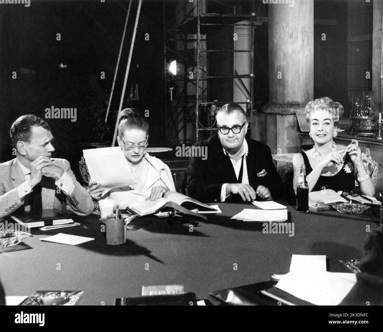 joseph-cotten-bette-davis-director-robert-aldrich-and-joan-crawford