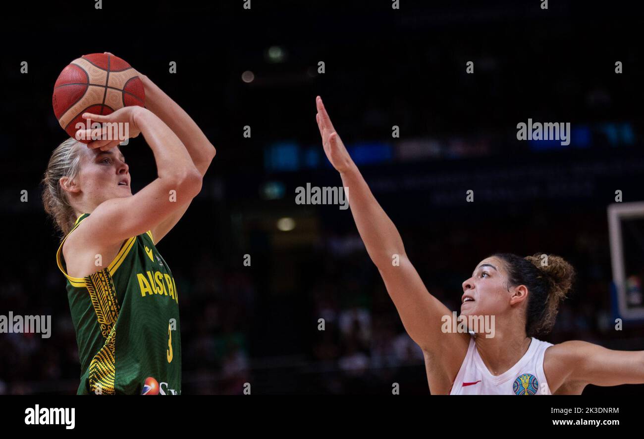 Sydney, Australia. 26th Sep, 2022. Kristy Wallace (L) of Australia shoots during a Group B match between Australia and Canada at the FIBA Women's Basketball World Cup 2022 in Sydney, Australia, Sept. 26, 2022. Credit: Hu Jingchen/Xinhua/Alamy Live News Stock Photo