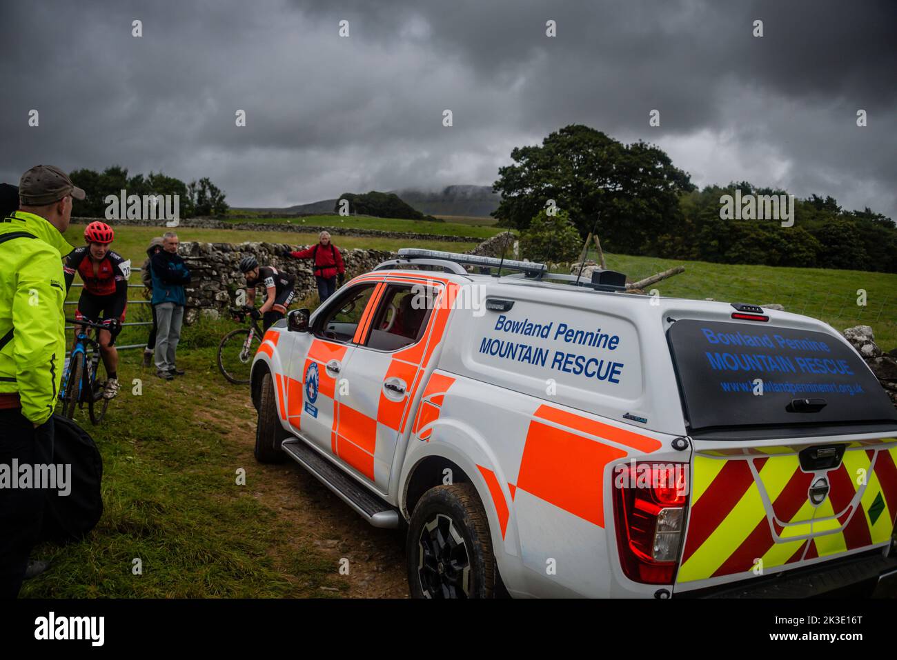 Bowland Mountain Rescue coming to the aid of an injured person on Horton Scar Lane, Horton in Ribblesdale, Yorkshire Dales. Stock Photo