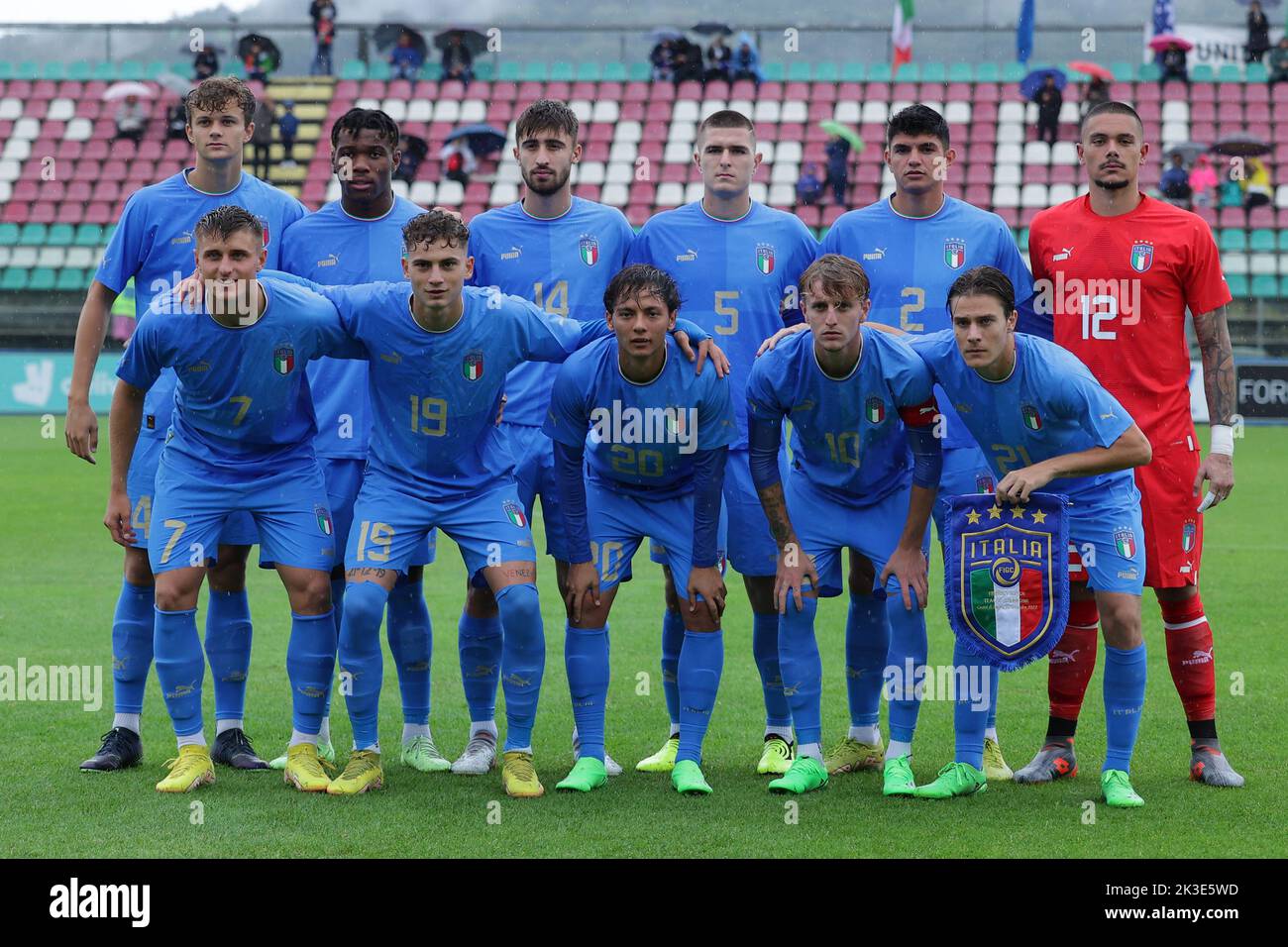 Castel Di Sangro, Italy. 26th Sep, 2022. Italy players pose for a team photo during the friendly football match between Italy U21 and Japan U21 at Teofilo Patini stadium in Castel di Sangro (Italy), September 26th, 2022. Photo Cesare Purini/Insidefoto Credit: Insidefoto di andrea staccioli/Alamy Live News Stock Photo