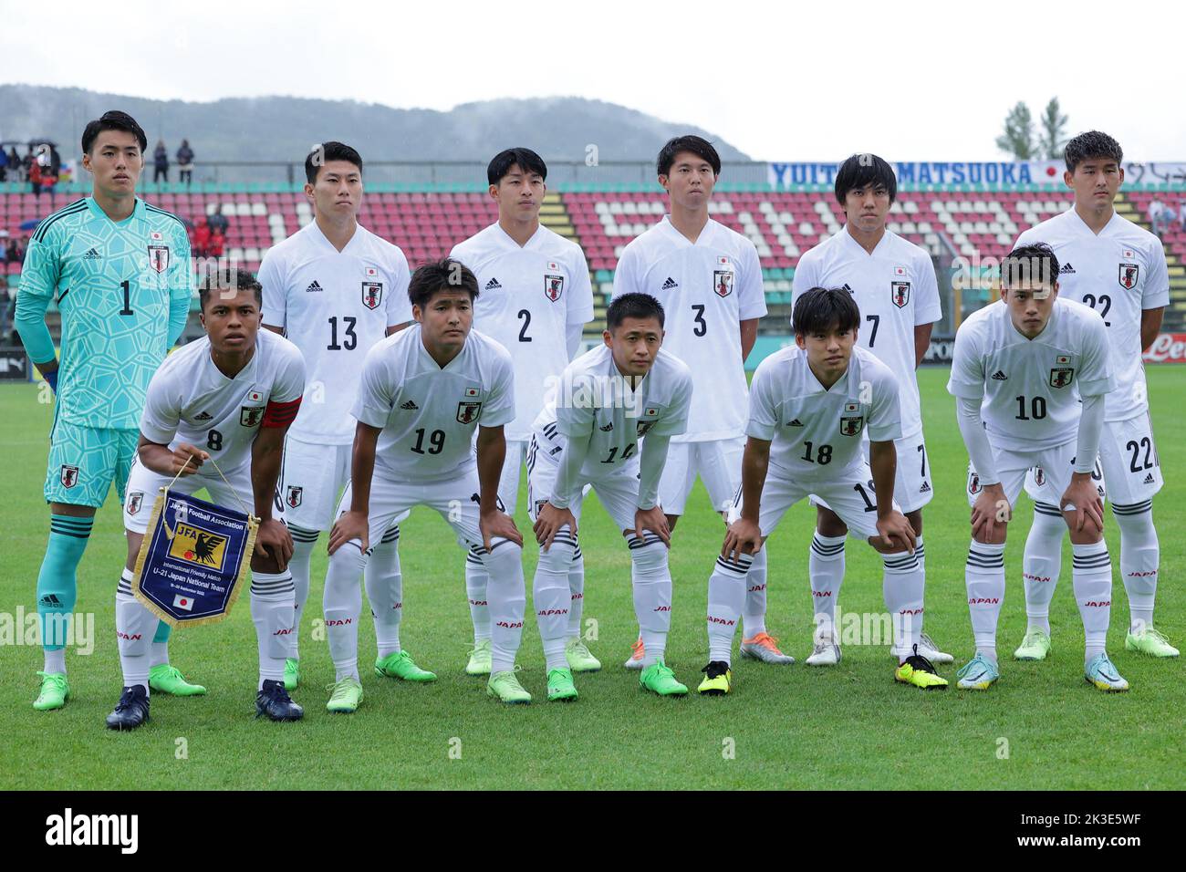 Castel Di Sangro, Italy. 26th Sep, 2022. Japan players pose for a team photo during the friendly football match between Italy U21 and Japan U21 at Teofilo Patini stadium in Castel di Sangro (Italy), September 26th, 2022. Photo Cesare Purini/Insidefoto Credit: Insidefoto di andrea staccioli/Alamy Live News Stock Photo