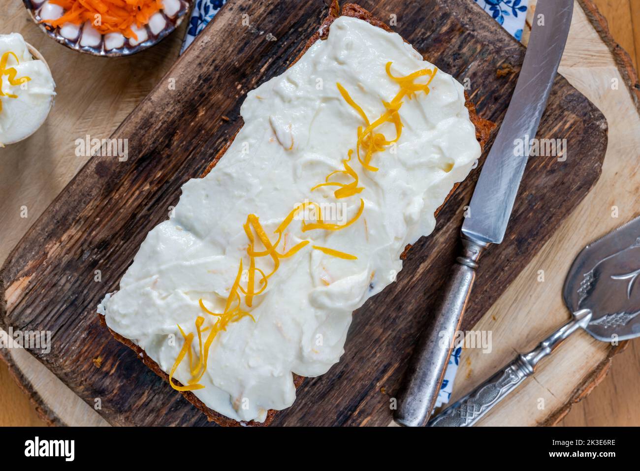 Classic carrot cake with vanilla cheese frosting Stock Photo - Alamy