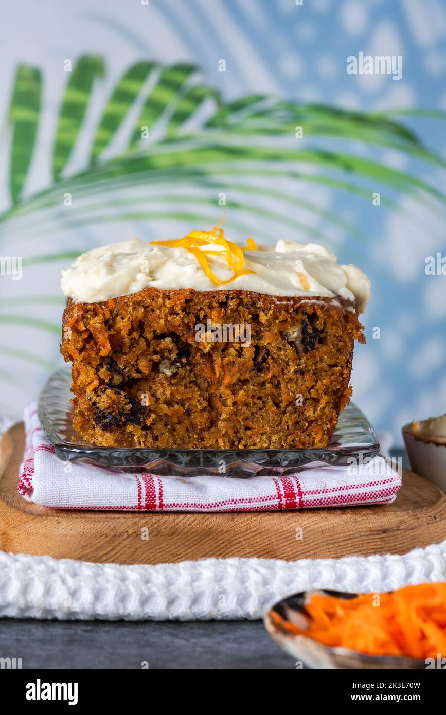 Classic carrot cake with vanilla cheese frosting Stock Photo - Alamy