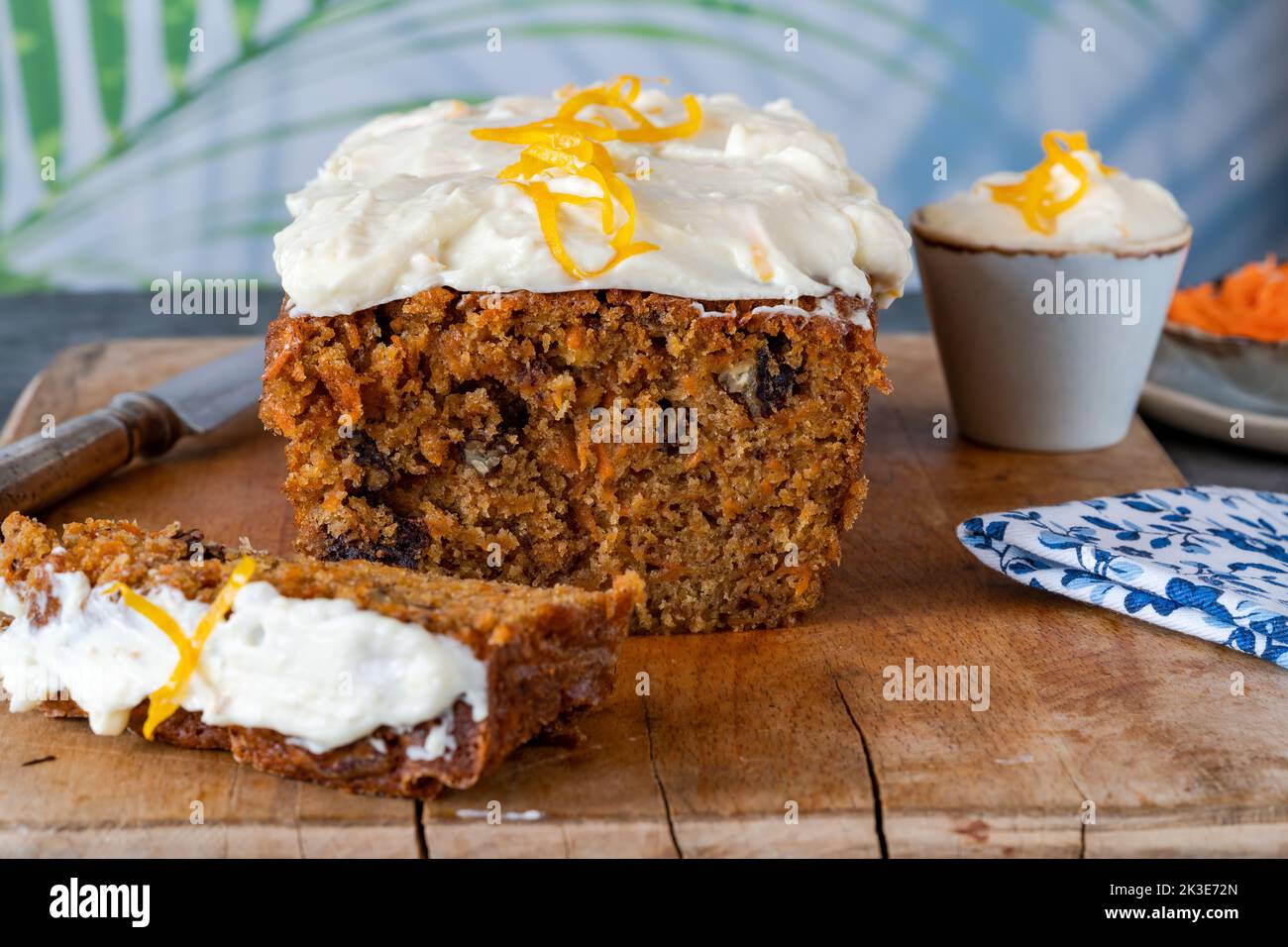Classic carrot cake with vanilla cheese frosting Stock Photo - Alamy