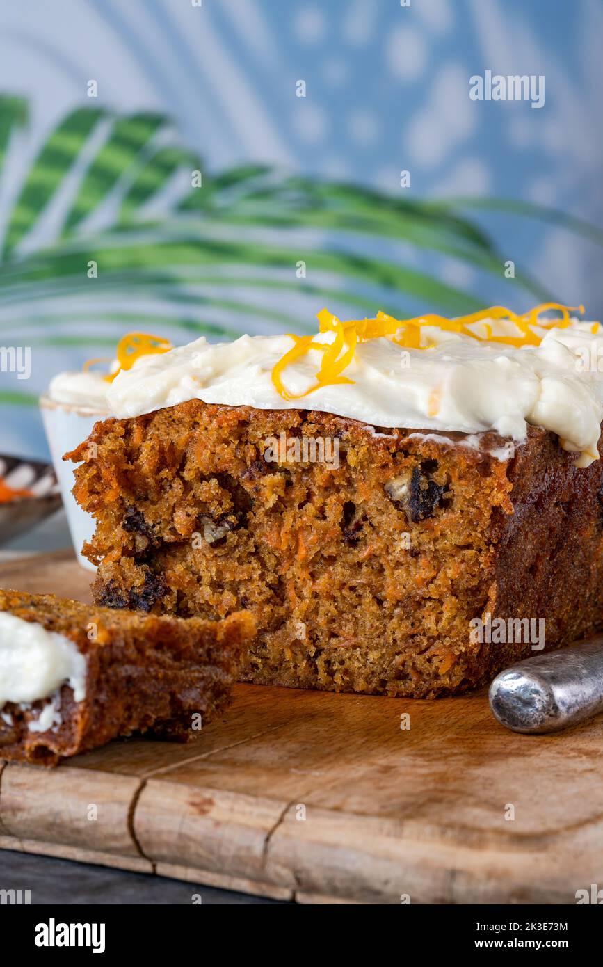 Classic carrot cake with vanilla cheese frosting Stock Photo - Alamy