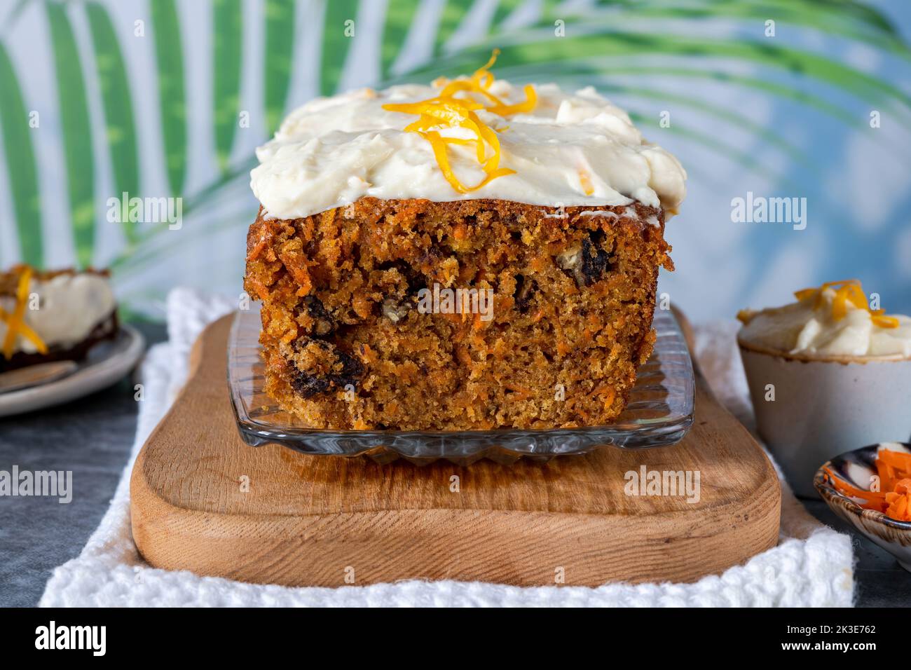 Classic carrot cake with vanilla cheese frosting Stock Photo - Alamy
