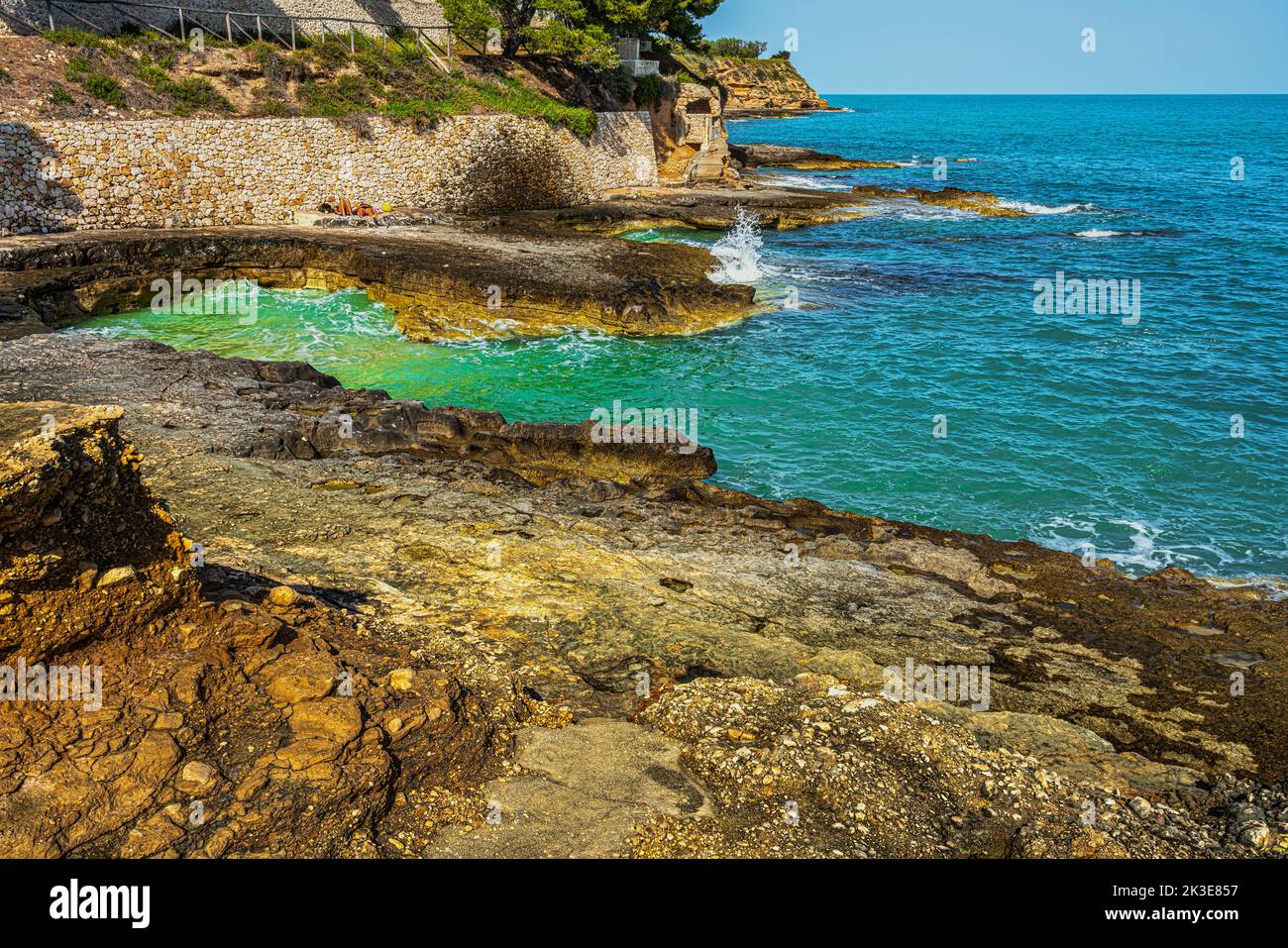 Cliffs of the Chianca Masiello beach with the transparent sea of the Gargano National Park. Monte Sant'Angelo, Foggia province, Apulia, Italy, Europe Stock Photo