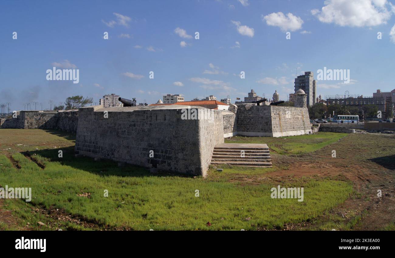 Havana and fortification sites hi-res stock photography and images - Alamy