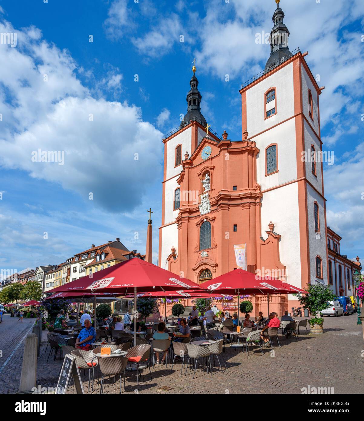 Cafe in front of the Parish Church of St. Blaise, Unterm Heilig Kreuz, Old Town (Altstadt), Fulda, Germany Stock Photo