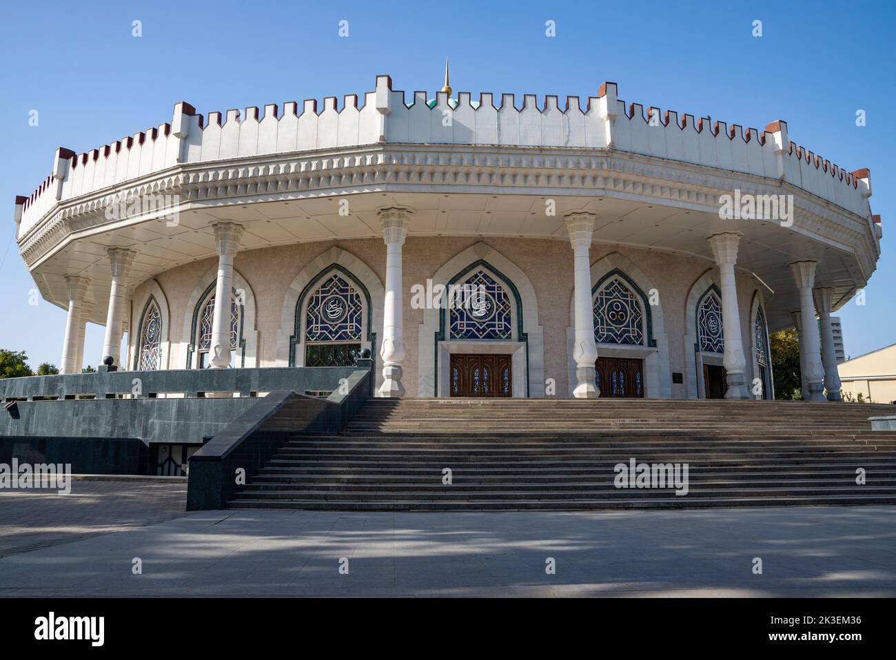 TASHKENT, UZBEKISTAN - SEPTEMBER 15, 2022: The building of the Amir Timur Museum (Timurid Museum) close-up. Tashkent, Uzbekistan Stock Photo