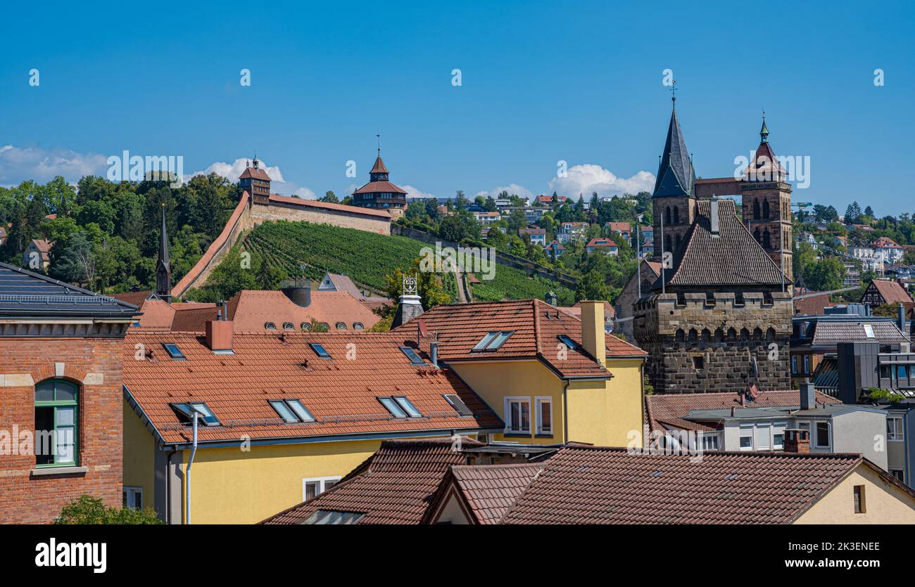 View of the historic city walls, St. Dionysius church (Stadtkirche St. Dionys) and castle Guardhouse (Hochwacht) and Thick Tower (Dicker Turm) in Essl Stock Photo