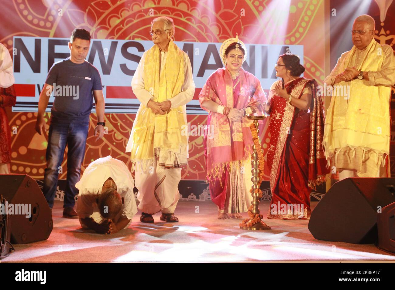 Kolkata, India, 25/09/2022, 125-year-old yoga guru Swami Sivananda received the Bharat Dignity Awards 2022, presented by Tathagata Roy, Former Governor of Meghalaya, Indian Odissi dancer Guru Sanchita Bhattacharyaa in Kolkata. Swami Sivananda was born on August 8, 1896, according to his passport. If true, his life would have spanned three centuries, but despite his apparent age he remains strong enough to perform yoga for hours at a time. He is now applying to Guinness World Records to verify his claim. It currently lists Japan's Jiroemon Kimura, who died in June 2013 aged 116 years and 54 day Stock Photo