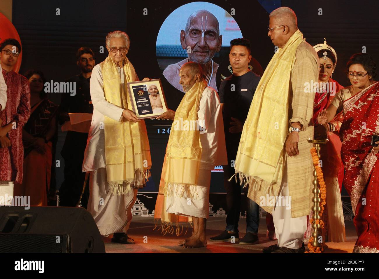 Kolkata, India, 25/09/2022, 125-year-old yoga guru Swami Sivananda received the Bharat Dignity Awards 2022, presented by Tathagata Roy, Former Governor of Meghalaya, Indian Odissi dancer Guru Sanchita Bhattacharyaa in Kolkata. Swami Sivananda was born on August 8, 1896, according to his passport. If true, his life would have spanned three centuries, but despite his apparent age he remains strong enough to perform yoga for hours at a time. He is now applying to Guinness World Records to verify his claim. It currently lists Japan's Jiroemon Kimura, who died in June 2013 aged 116 years and 54 day Stock Photo