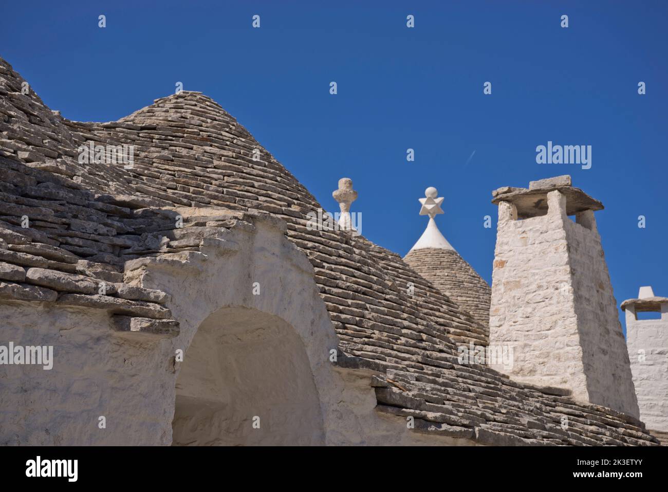 Visitors to the traditional Trullis traditional houses and shops in Alberobello,Puglia,Italy Stock Photo